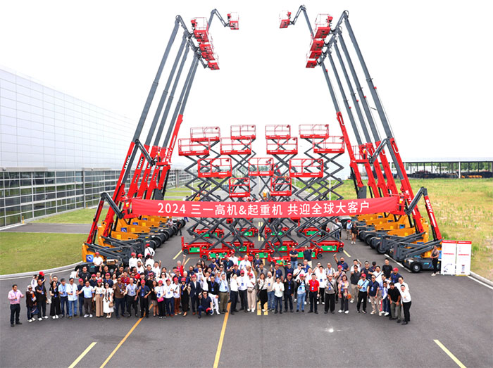 一百分翻譯服務(wù)助力“全球大客戶峰會(huì)”:多語種接力同傳,確保會(huì)議無縫溝通 一百分翻譯服務(wù)助力“全球大客戶峰會(huì)”:多語種接力同傳,確保會(huì)議無縫溝通